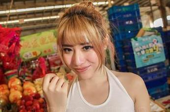 AISS爱丝(黄金版) – 一条街，一双丝袜，亚美依的写真下载倒计时开启！