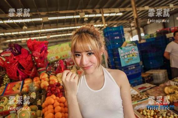 AISS爱丝(黄金版) - 一条街，一双丝袜，亚美依的写真下载倒计时开启！