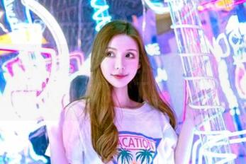 Feilin嗲囡囡 – 施忆佳KITTY在天台的魔法时光：套图带你飞，下载后请轻轻保存！