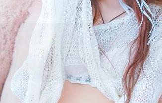 GIRLT果团网 – 王婉悠的网袜图库，色彩与创新的巧妙搭配