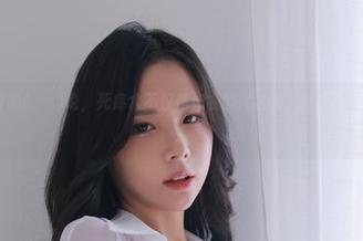 Habin夏彬(하빈)说，死库水不仅是泳衣的代名词，还是一种人生哲学？