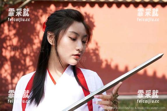 MiiTao蜜桃社 - 最新图册里，王婉悠Queen用白衬衫告诉我，时尚真的是种“能量”。