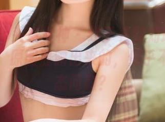 TouTiao头条女神 – 终于看到刘瑾希的瑜伽全套，原图显露出来的，似乎不止是姿态问题？