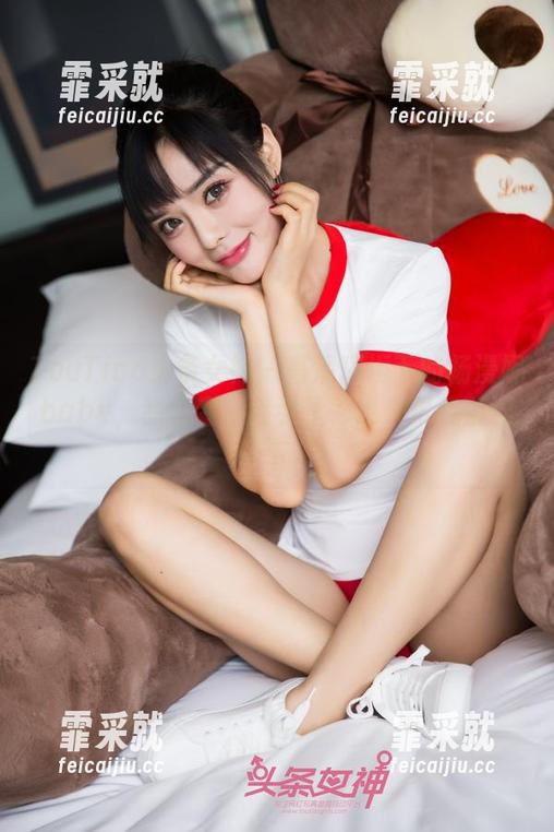 TouTiao头条女神-杨漫妮baby TouTiao头条女神 - 高清环境下的杨漫妮baby,甜心变身猎手了?谁来帮我解读一下!