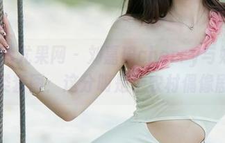 UGirls尤果网 – 刘嘉琦cherry与奶牛的另类套图：这分明是个农村偶像剧！