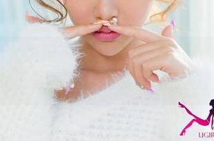 UGirls尤果网 – 左看右看都不够：筱慧的女王写真，谁还有勇气反驳？
