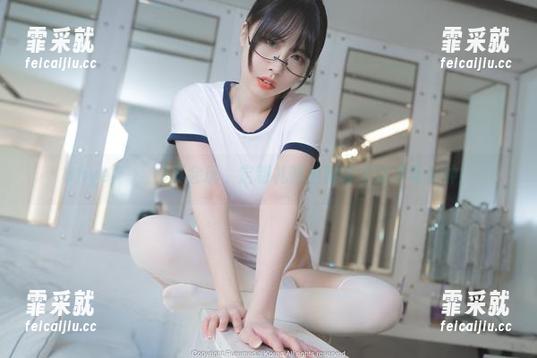 Uhye(이유혜)真会玩，定制礼服拍得像是新罗马女神！