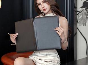 XINGYAN星颜社 – 你见过黄寒娜的美足吗？她的最新写真让人忍不住多想，就像吃饱了还想再来一份！