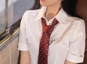 Xiuren秀人网 – sibyl是女巫白裙写真全分析：她到底是云还是风？