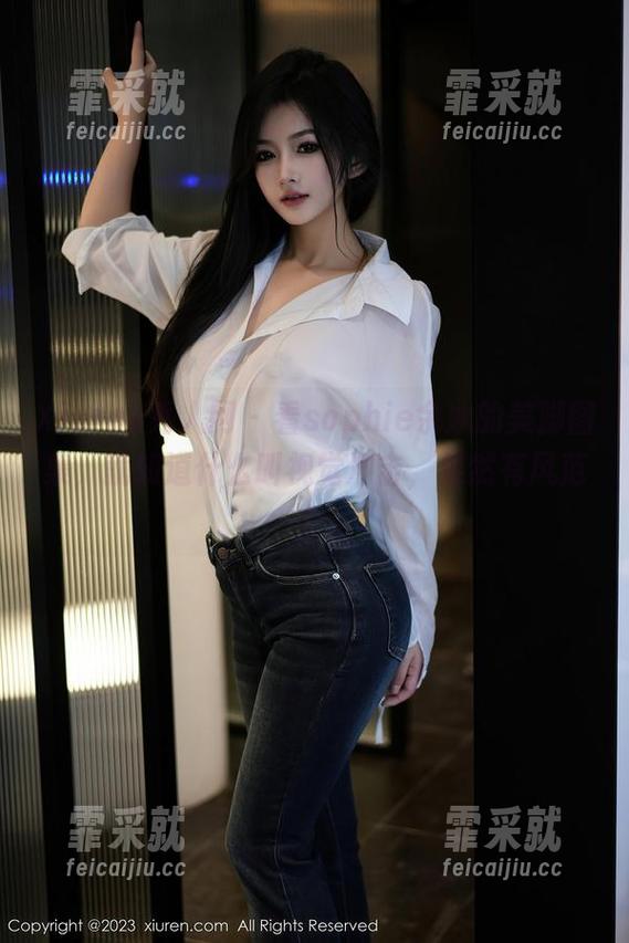 Xiuren秀人网-sophie余冰 Xiuren秀人网 - 看sophie余冰的美脚图集,就知道什么叫视觉冲击,果然有风范!