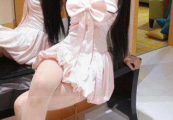 Xiuren秀人网 – 严利娅Yuliya的婚纱写真，看得我一愣一愣的，真有点儿说不出的话