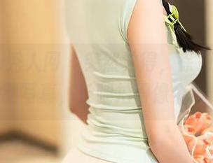 Xiuren秀人网 – 突然觉得，徐莉芝Booty的定制写真，长腿拍得像个风景画。