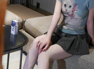 Xiuren秀人网 – 一不小心在网盘里遇见星子柒kiki的纯白，好想直接下载一朵云。