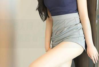 Xiuren秀人网 – 林子遥与她的定制修女，透露着一丝丝的诱惑。