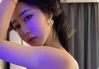 微密圈 – 不爱笑的赛琳渔网咋了？在线图集里找找乐子吧！