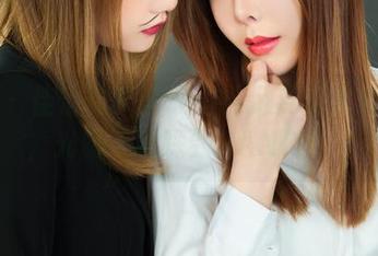 丽柜 – 佳怡最新图册：裸足姿势千变万化，光脚不怕踩到SAND且！
