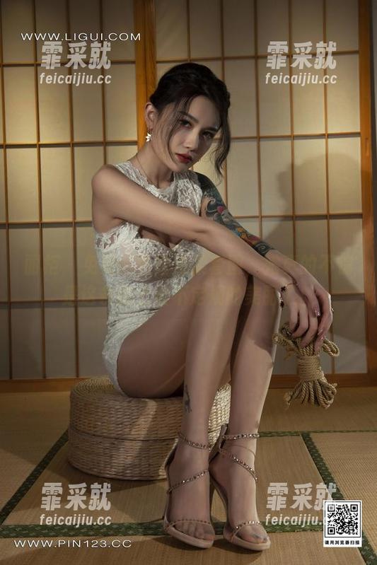 丽柜-怡萱 丽柜 - 免费的怡萱温柔套图,她真的不愧是这条路上最不定规的美丽了!