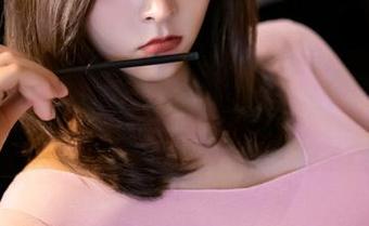 丽柜 – 王炜炜与白衬衫：谁抬手谁帅，赶紧下载这个图包准备投胎！