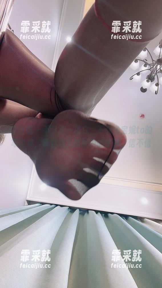 微密圈 - 不只是一层白，下载兔宝妮to的写真集，带你进入喧闹中的宁静，信不信？