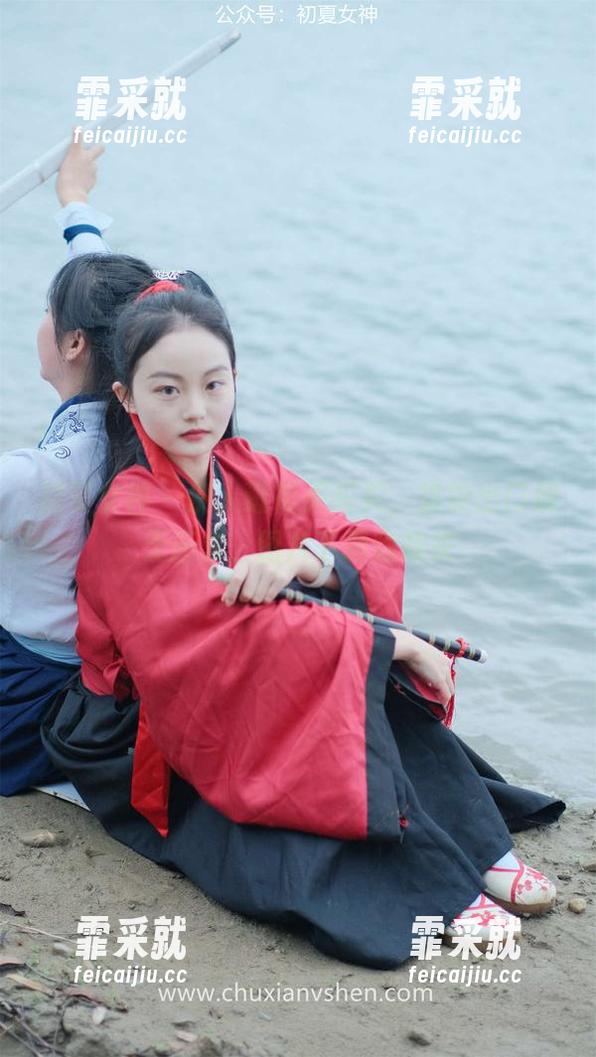 初夏女神-柒柒 初夏女神 - 别人逛街买买买,柒柒出门别无所求,图片下载随意来