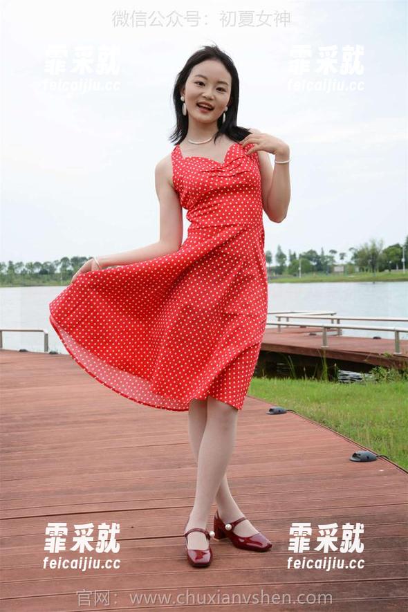 初夏女神-点点 初夏女神 - 点点玩白裙,这福利我果然不想错过!