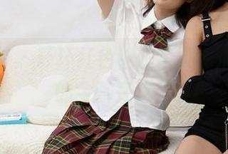 初夏女神 – 环环红色球服写真，心里想象的全都在这了