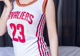 头条女神 – 看！这就是我的姐姐！梁芮溪的写真和原图全在这里。