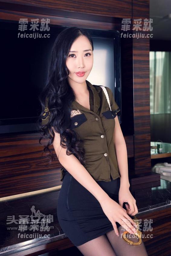 头条女神-童安琪 头条女神 - 无圣光加持,童安琪豹纹图包是时候来一波了!