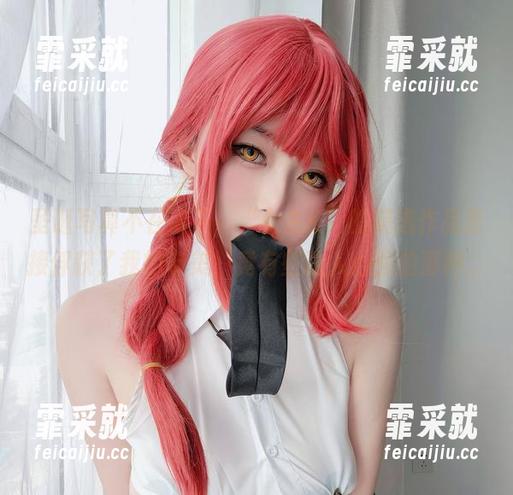 圣诞写真不在话下，“女主K”的精选作品直接俘获了我的审美，竟有些让人心囤的那种。
