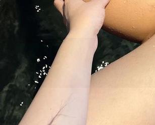 微密圈 – 奶雯的女友……只在图片里出现的那种吗？