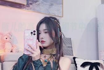 小小奶瓶儿的高清版：细节中的皮衣搞怪时刻！