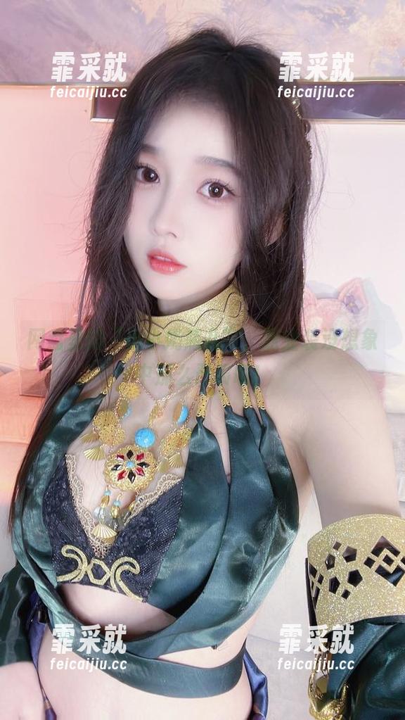网盘里的“小小奶瓶儿”，职业装没想象中那么严肃哦！