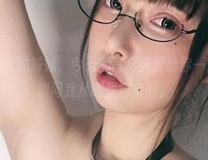 小泉学姐吖的妹妹，今天的写真资源给你一把好料，别问我从哪里得来的。