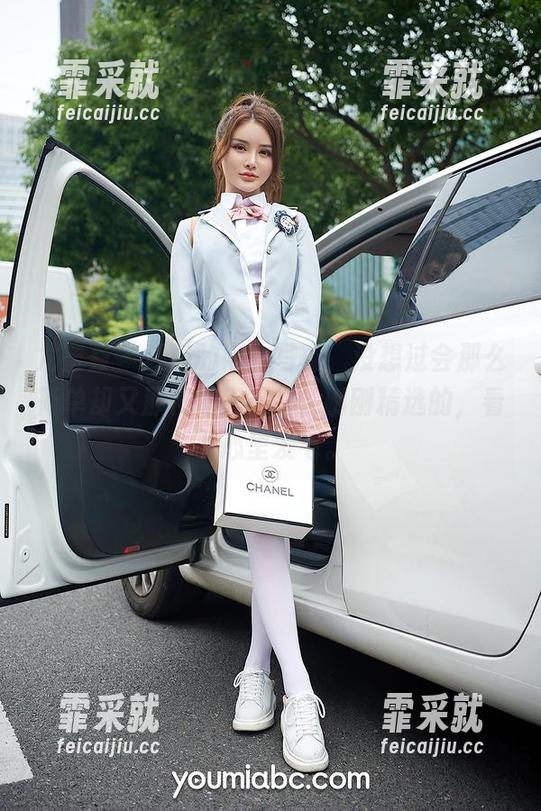尤蜜荟-易阳 尤蜜荟 - 易阳的黑白写真,没想过会那么简单却又那种深入灵魂,刚刚精选的,看了心里发毛。