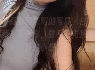 微密圈 – 就是阿朱啊的写真，白衬衫显得有点清新？下载时，要不要先来点脑洞大开的小想象？