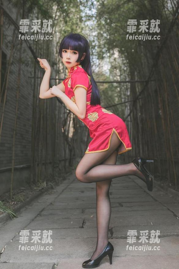 巧克力小圆面包 高清套图里的巧克力小圆面包,让比基尼有了一丝诱惑。