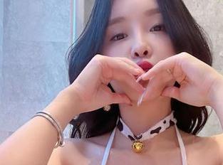 微密圈 – 全套小妹张鑫baby，下载前准备好手边的纸巾哦！