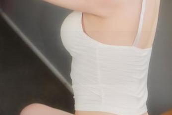 想知道‘是三不是世w’的祈福巫女Cos不一样？不如来看看她的分享！