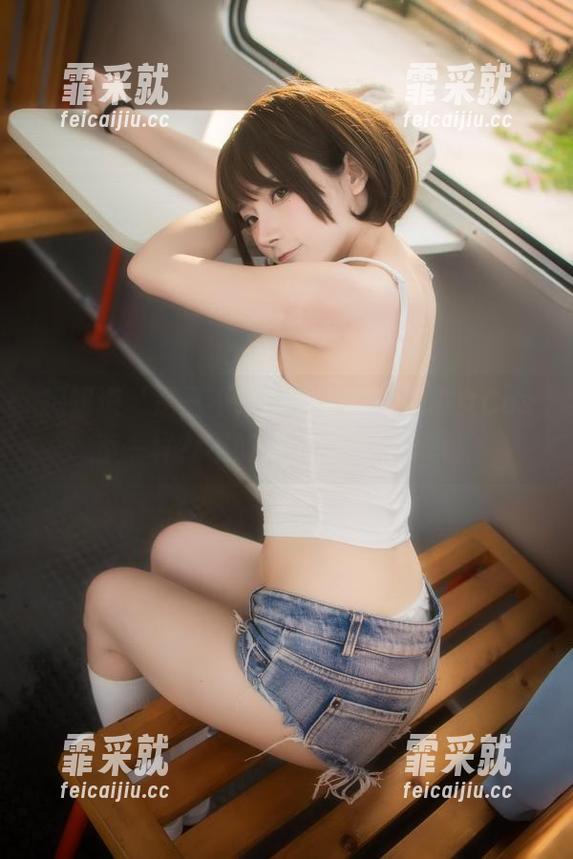 想知道‘是三不是世w’的祈福巫女Cos不一样？不如来看看她的分享！