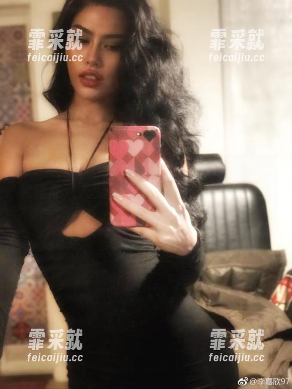 微密圈 - 照片中，李嘉欣97的睡衣风格让我觉得，人生就该这样慢悠悠地过啊…是的，没错，慢悠悠。