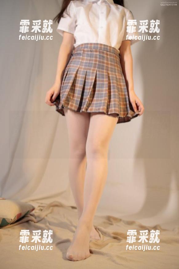 森萝财团-小奶糕Milky 森萝财团 - 原图来啦!小奶糕Milky的双马尾与白丝美腿,单蝴蝶结好像也在跳舞?