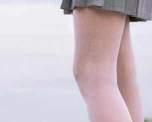 森萝财团的黑丝妹妹原图，手机居然是她最爱的道具，这个角度我很服气。
