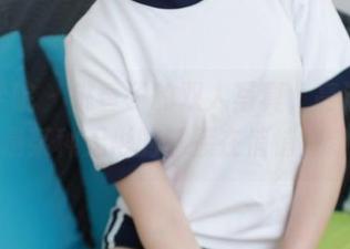 模范学院 – 桃香子的双人写真，高清原图，像是某种无形的连接在悄悄流动着。