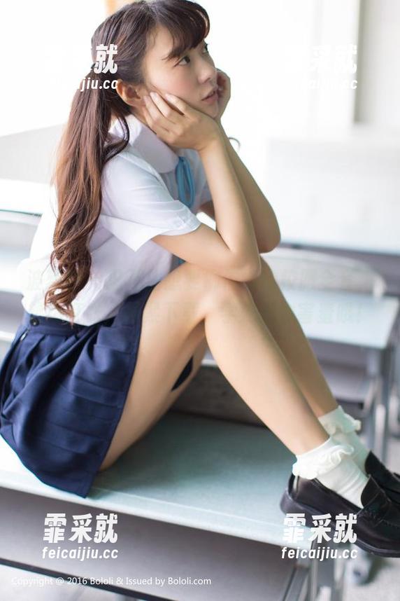 波萝社 - 忍不住想要柳侑绮的校服全套，趁热打铁，赶紧下载，学妹们会害羞哦！