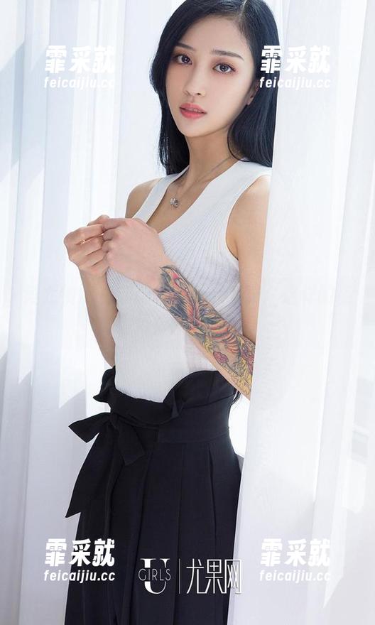 爱尤物-白亦ada 爱尤物 - 白亦ada的毛衣写真:这样的姿势,真巧妙。