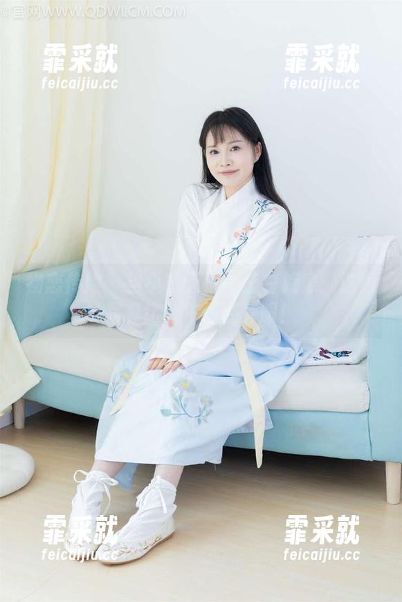 物恋传媒-小晴天 物恋传媒 - 当小晴天遇上蓝白旋律:这组写真比我午饭还养眼!