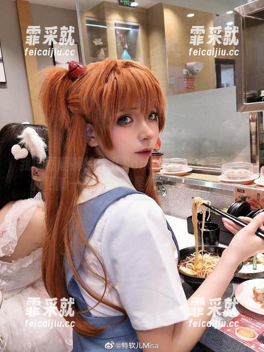 特软儿Sona 我试图理解特软儿Sona这本修女写真集的更新——这到底是阴暗还是光明?
