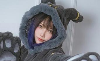 原图里的狐洛洛子，一会儿像女友，一会儿又缠着我聊天…