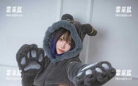 狐洛洛子 原图里的狐洛洛子,一会儿像女友,一会儿又缠着我聊天…