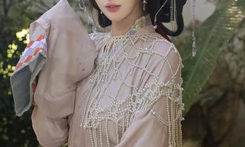 秀人网 – 女神Cris_卓娅祺的裤里丝，恭候各位的品鉴和点赞